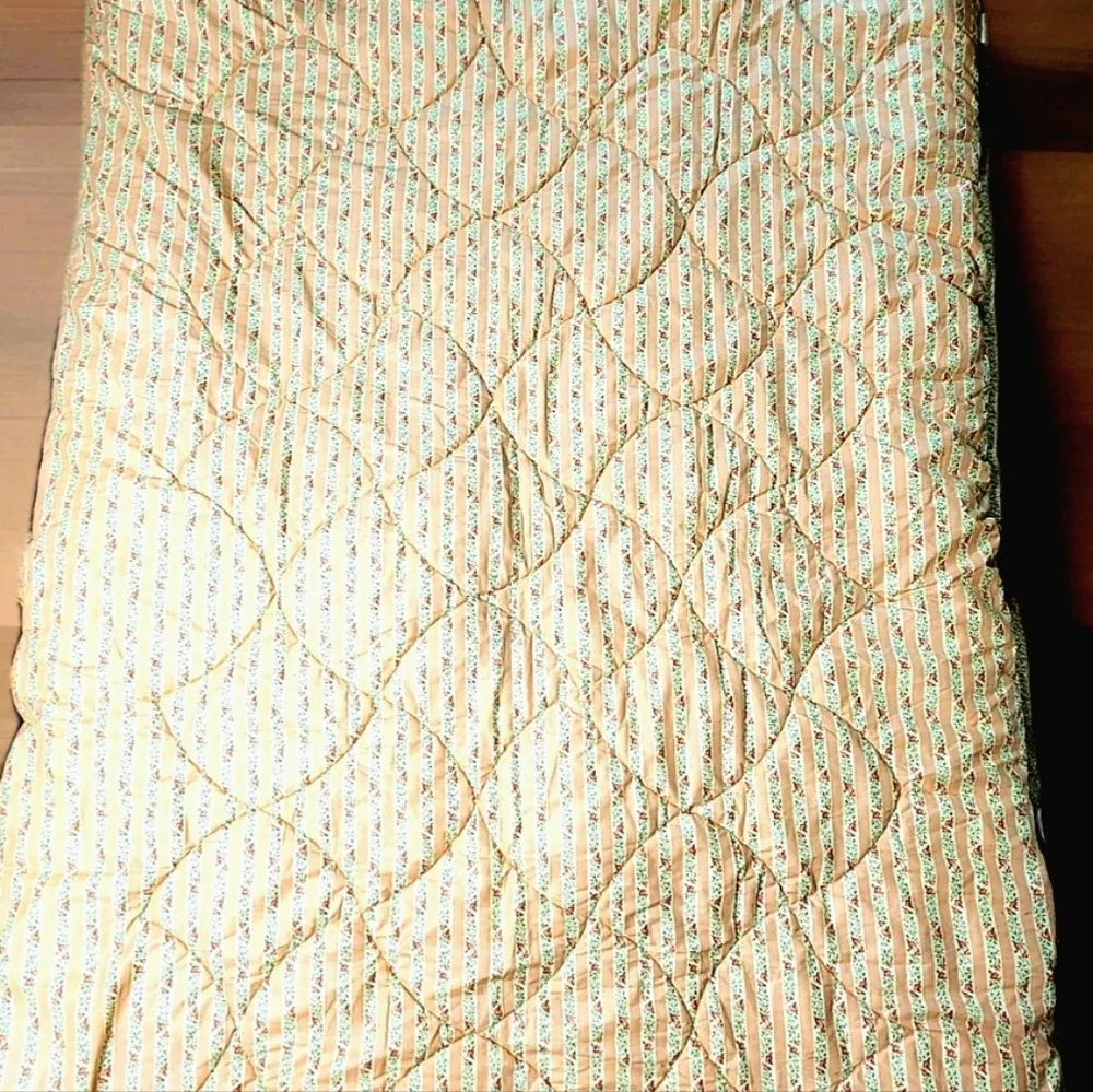 Laura Ashley Melrose Twin Reversible Comforter/Matching Bedskirt Made In The USA